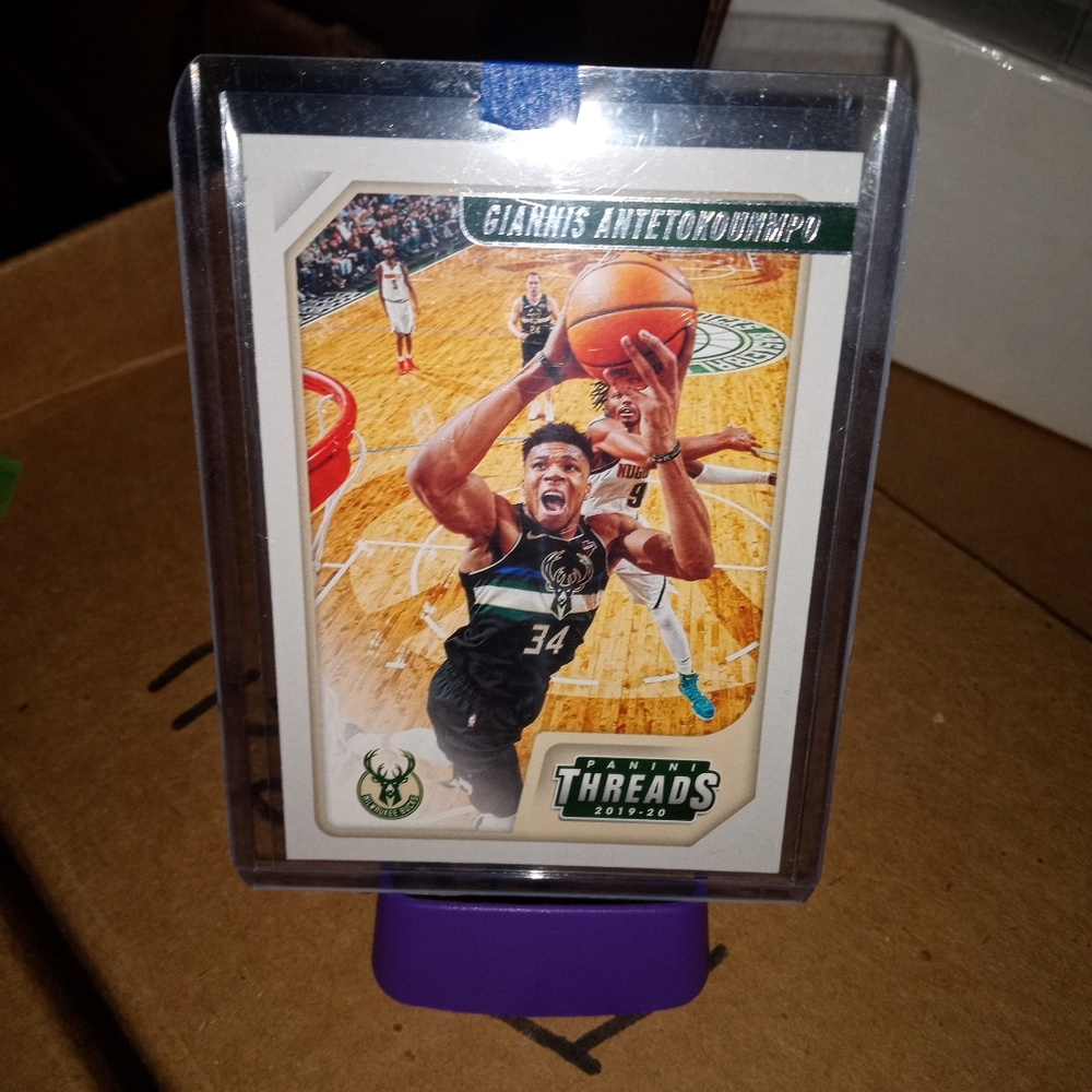 Giannas Anteokounmpo NBA card 2019-20